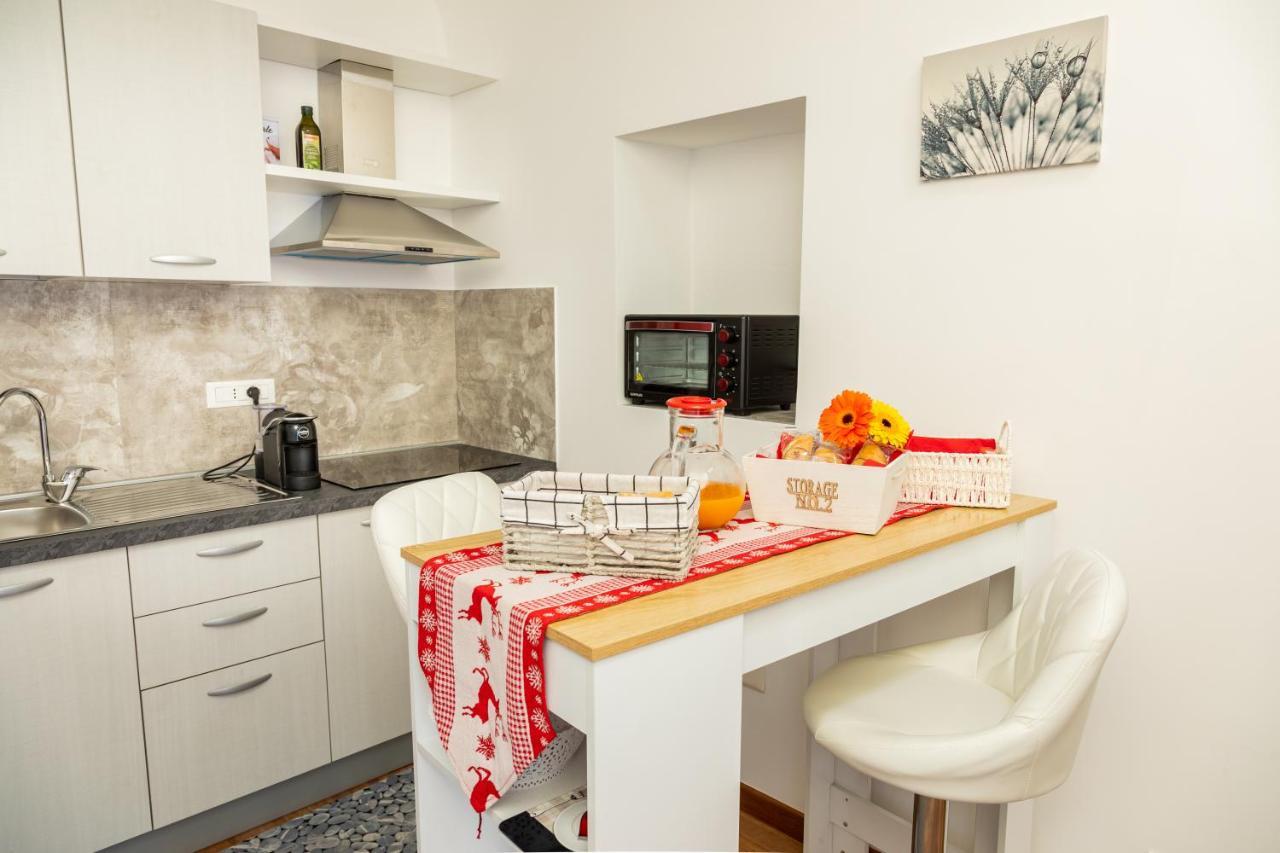 Apartamento Eutuxia Tarento Exterior foto